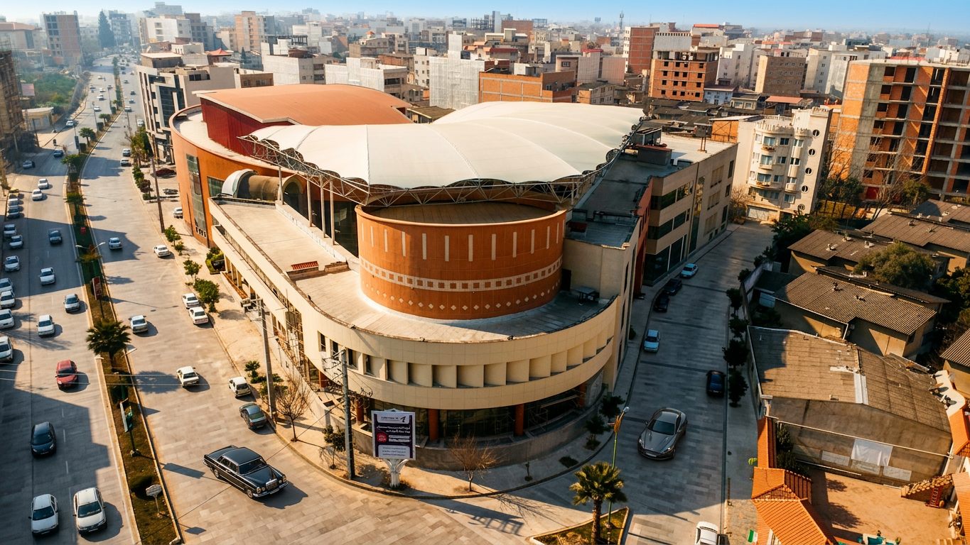 نمای بیرونی تالار و پوشش سقف در تالار مرکزی ساری