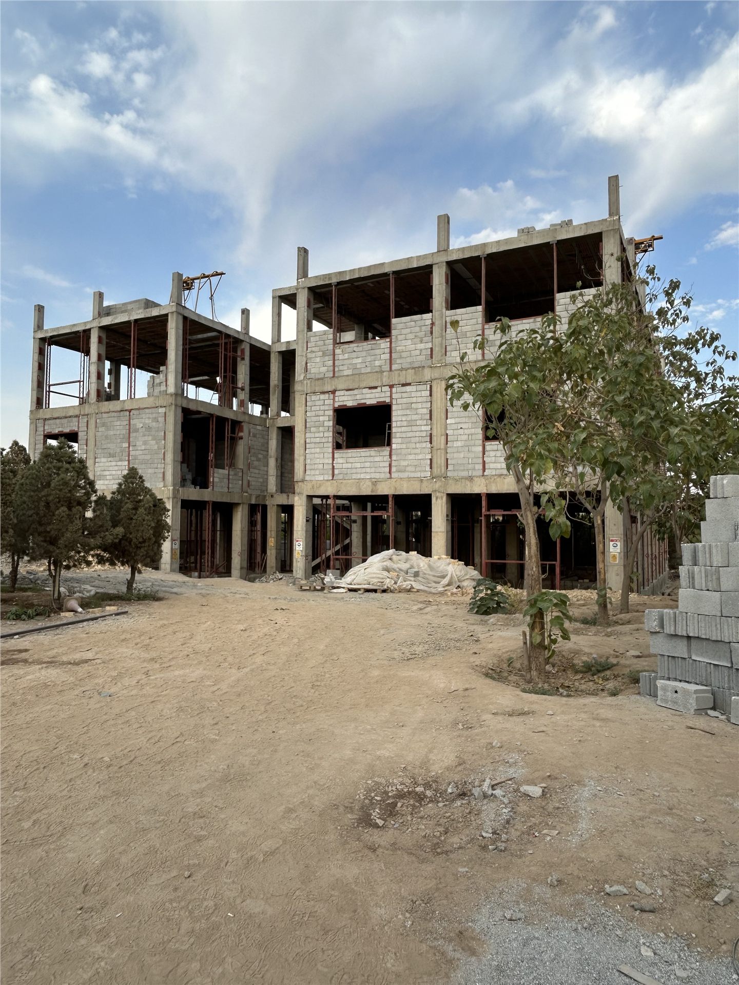 احداث ساختمان و محوطهسازی آزمایشگاه شرکت فاضلاب تهران در تهران، اجرا توسط شرکت ساختمانی دروِن